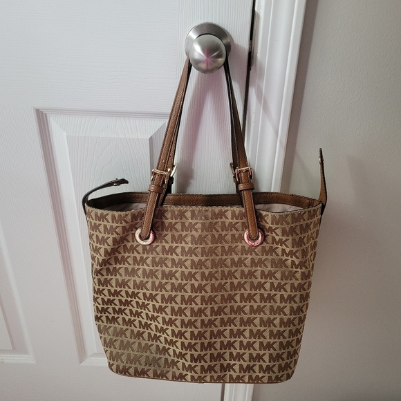 Michael Kors Jet Set Grab Bag Jacquard MK signature. - Picture 5 of 16